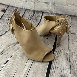 ⭐️Michael Kors Heels Being size 6.5